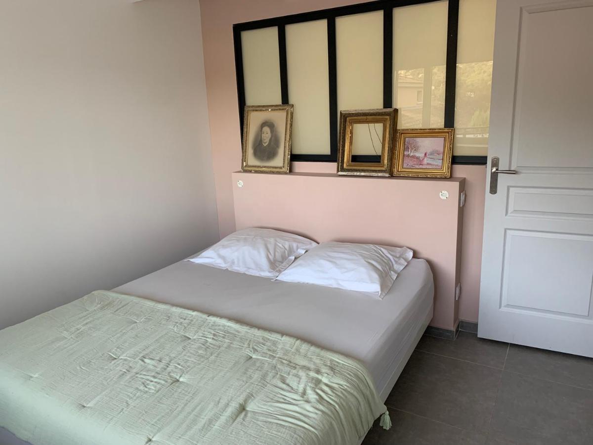 Appartement Saint-Péray : La Chapelle du Prieuré Extérieur photo